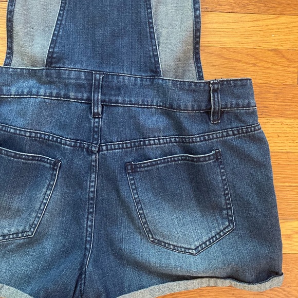 Denim shorts overalls - Picture 8 of 9
